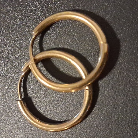 Beautiful Well Made Vintage Gold Hoop and Drop Earrings Set. - Picture 4 of 8